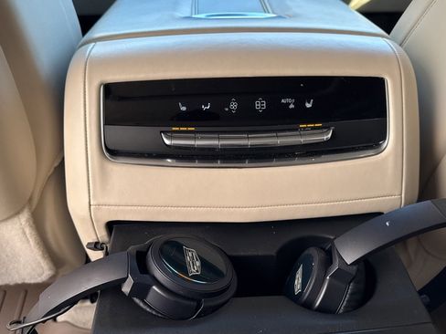 Used 2022 Cadillac Escalade Sport Platinum image 18