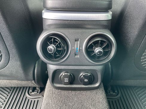 Used 2022 Kia Stinger GT1 AWD/4WD image 18