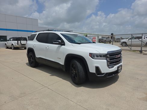Used 2022 GMC Acadia AT4 w/ Technology Package AWD/4WD image 3