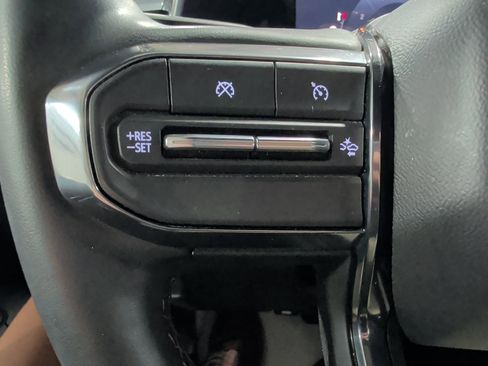 Used 2023 GMC Canyon AT4 image 8