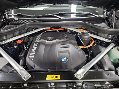 New 2026 BMW X5 xDrive50e w/ M Sport Package AWD/4WD image 33