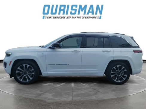 Used 2023 Jeep Grand Cherokee Overland w/ Luxury Tech Group IV AWD/4WD image 3