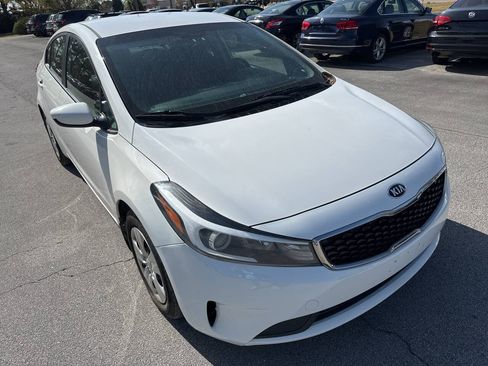 Used 2017 Kia Forte LX FWD image 4