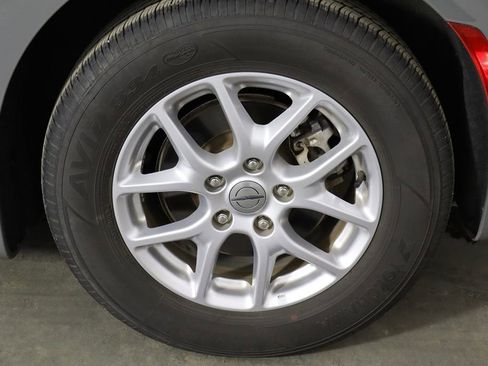 Used 2023 Chrysler Pacifica Touring-L image 40