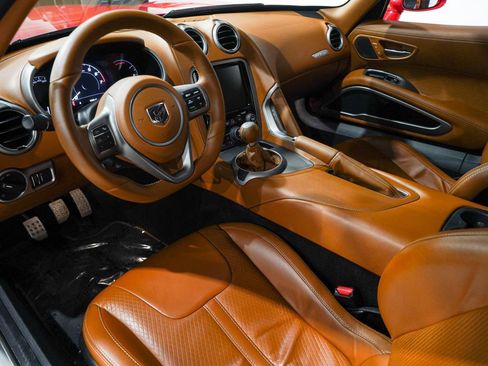 Used 2013 SRT Viper GTS w/ GTS Laguna Interior Pkg image 2