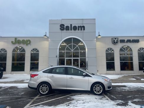 Used 2018 Ford Focus SE image 1