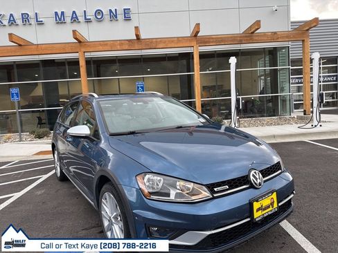Used 2017 Volkswagen Golf Alltrack image 2
