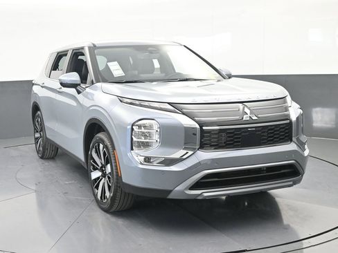 New 2026 Mitsubishi Outlander SE image 9