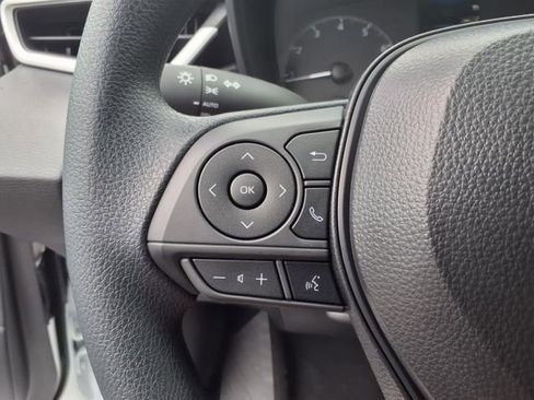 Used 2025 Toyota Corolla LE image 20