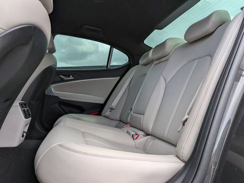 Used 2023 Genesis G70 2.0T RWD image 26