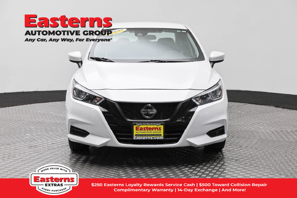 Used 2022 Nissan Versa SV FWD image 3