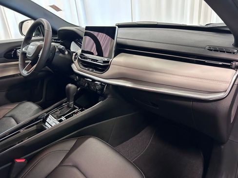 Used 2024 Jeep Compass Limited image 21