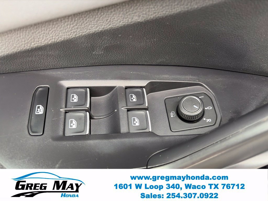 Used 2025 Volkswagen Jetta SE FWD image 23