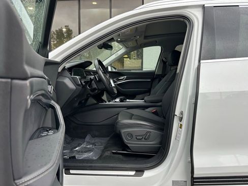 Used 2024 Audi Q8 e-tron Premium Plus w/ Premium Plus Package image 21