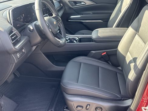 Used 2026 Chevrolet Traverse LT w/ Driver Confidence Package FWD image 9