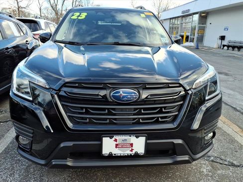 Used 2023 Subaru Forester Premium image 2