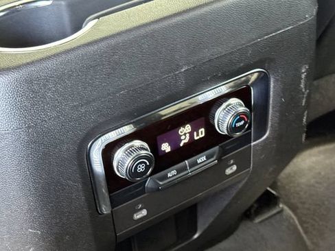 Used 2024 GMC Yukon SLT AWD/4WD image 44