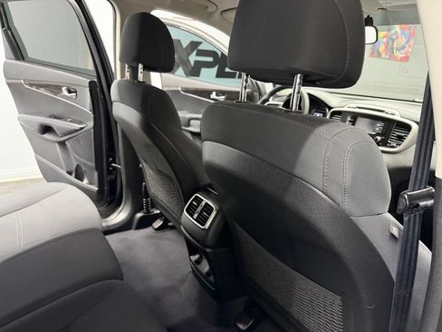 Used 2017 Kia Sorento AWD image 42