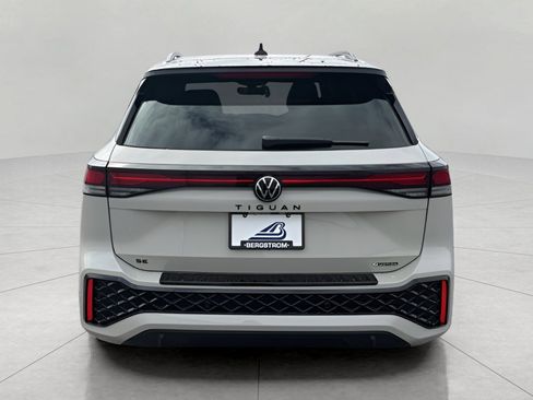 New 2026 Volkswagen Tiguan SE R-Line AWD/4WD image 6