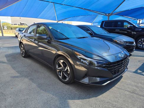 Used 2023 Hyundai Elantra SEL w/ Convenience Package FWD image 2