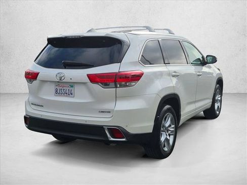 Certified 2019 Toyota Highlander Limited w/ Carpet Mat Package (TMS) FWD image 5