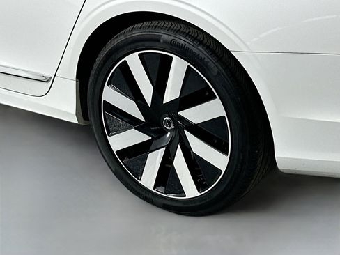 New 2025 Volvo S90 T8 Ultra image 9