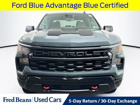 Used 2025 Chevrolet Silverado 1500 Custom Trail Boss w/ LPO, Dark Essentials Package AWD/4WD image 2