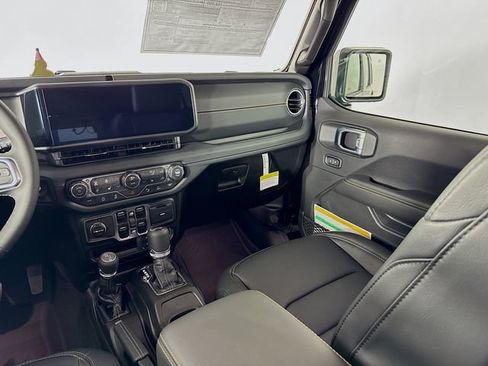 New 2026 Jeep Wrangler Unlimited Sahara AWD/4WD image 27