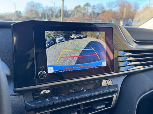 Used 2025 Toyota Camry LE image 17