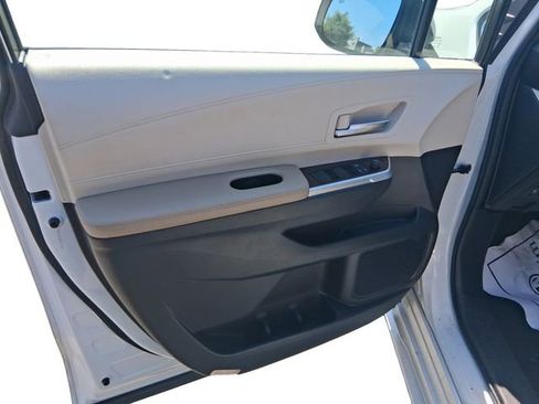 Used 2023 Toyota Sienna XLE FWD image 11