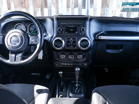 Used 2016 Jeep Wrangler Unlimited Sahara w/ Connectivity Group image 17