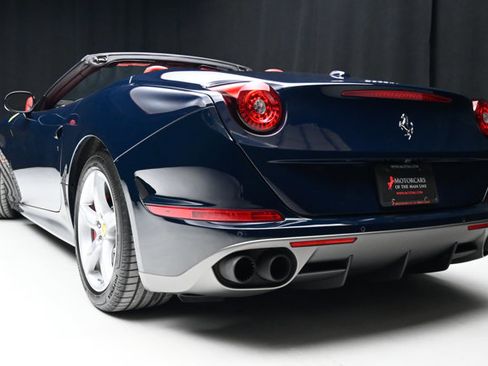 Used 2016 Ferrari California T image 24