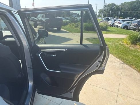 Used 2021 Toyota RAV4 XLE AWD/4WD image 28