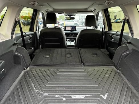 Used 2025 Nissan Rogue Platinum w/ Platinum Premium Package AWD/4WD image 36