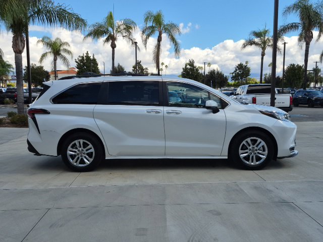 Used 2022 Toyota Sienna XLE w/ XLE Plus Package FWD image 4