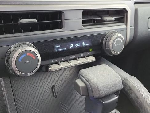 Used 2025 Toyota 4Runner SR5 AWD/4WD image 27