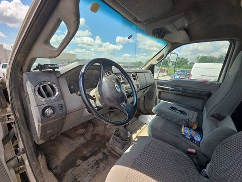 Used 2013 Ford F750 2WD Regular Cab Super Duty image 9