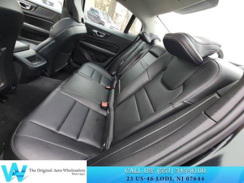 Used 2019 Volvo S60 T5 Momentum w/ Premium Package image 12
