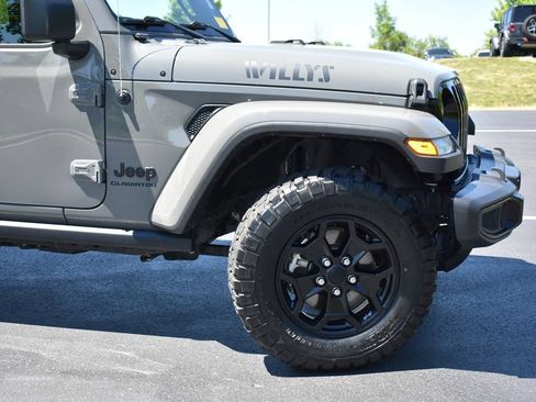 Used 2022 Jeep Gladiator Overland AWD/4WD image 3