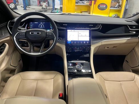 Used 2022 Jeep Grand Cherokee Limited 4xe w/ Luxury Tech Group II image 19