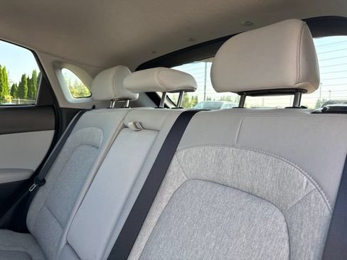 Used 2023 Hyundai Kona SE FWD image 16