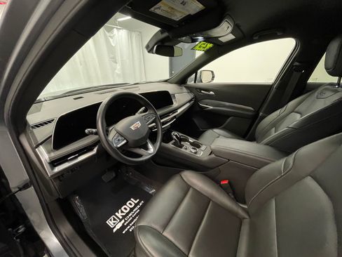Used 2025 Cadillac XT4 Premium Luxury image 11