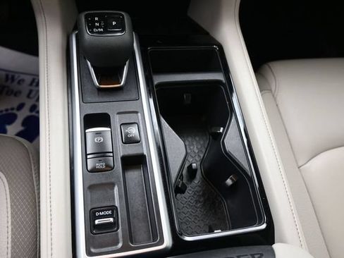 Used 2025 Nissan Pathfinder SL FWD image 39