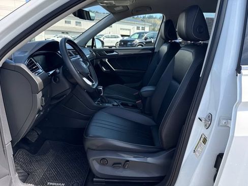 Used 2022 Volkswagen Tiguan SE AWD/4WD image 17