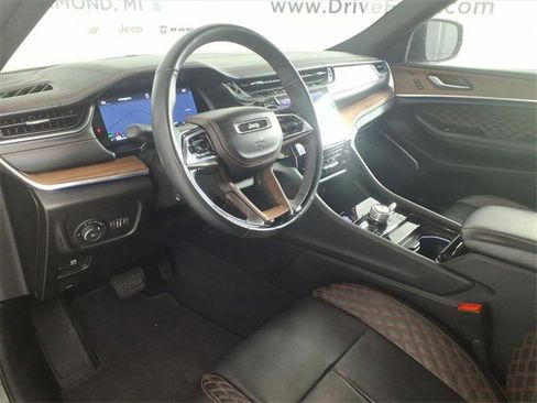 Used 2023 Jeep Grand Cherokee Summit image 8