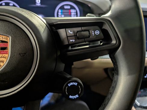 Certified 2024 Porsche Cayenne AWD/4WD image 28