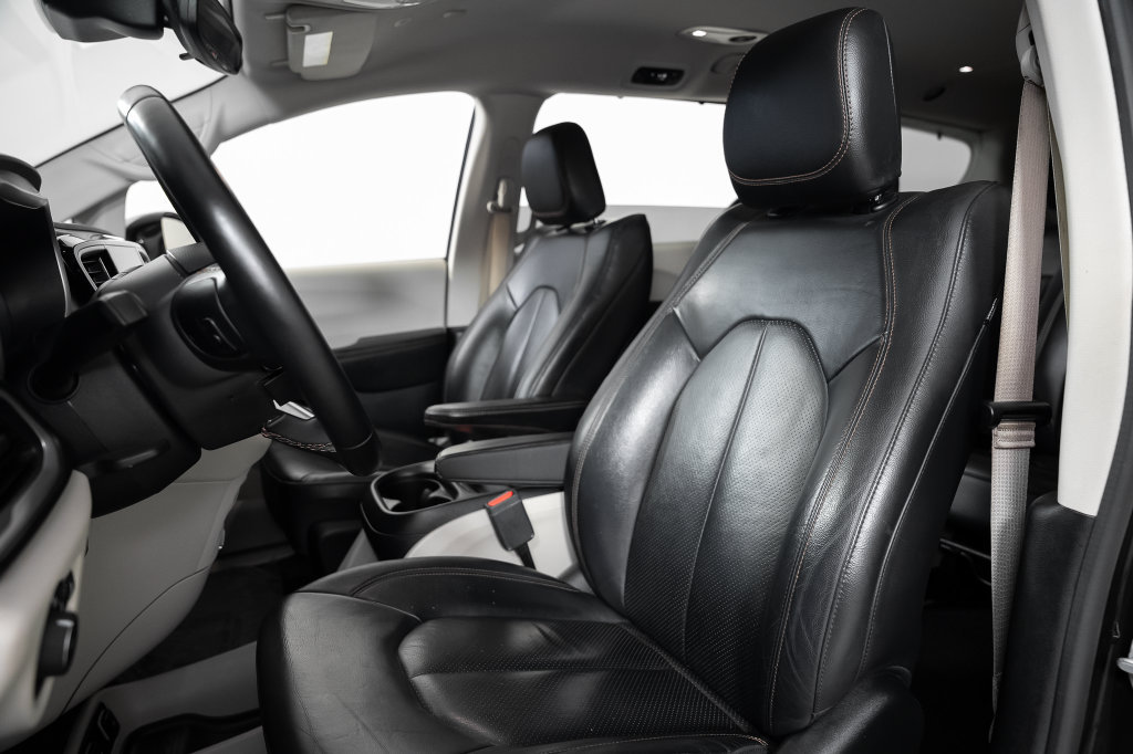 Used 2018 Chrysler Pacifica Touring-L w/ Advanced Safetytec Group FWD image 22