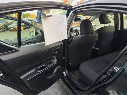 Used 2018 Toyota Prius C Two image 9