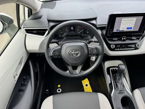 Used 2025 Toyota Corolla XLE image 13