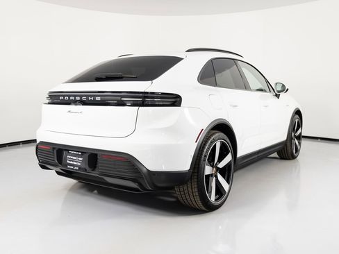 New 2025 Porsche Macan 4 Electric image 10